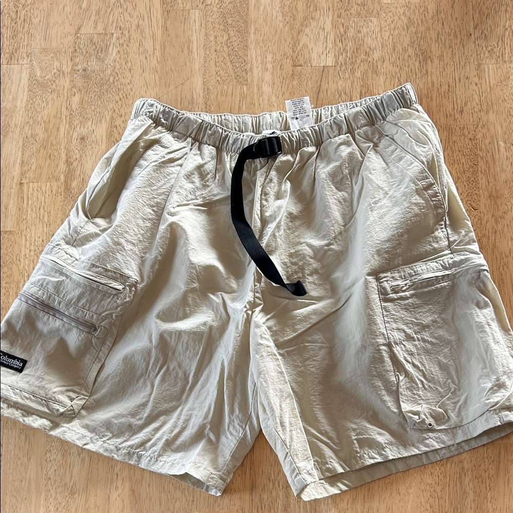 Columbia Men's Cream Cargo Shorts